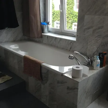 Pansiyon Zimmer In Kuenstlerhaushalt Münih