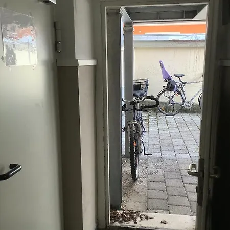 Zimmer In Kuenstlerhaushalt * Münih